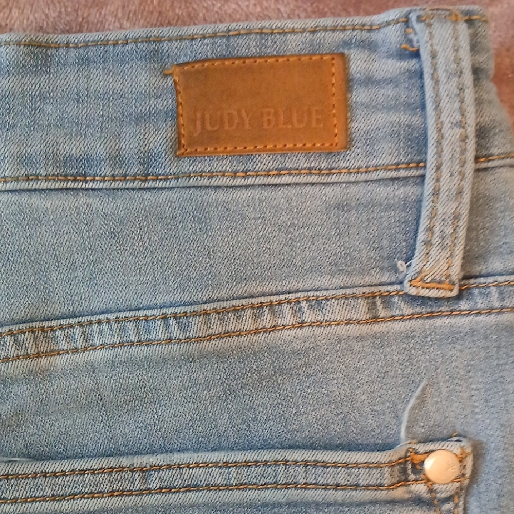 Judy Blue Distressed Skinny Fit Light Blue Capri Jeans Women's 16W - Picture 7 of 7